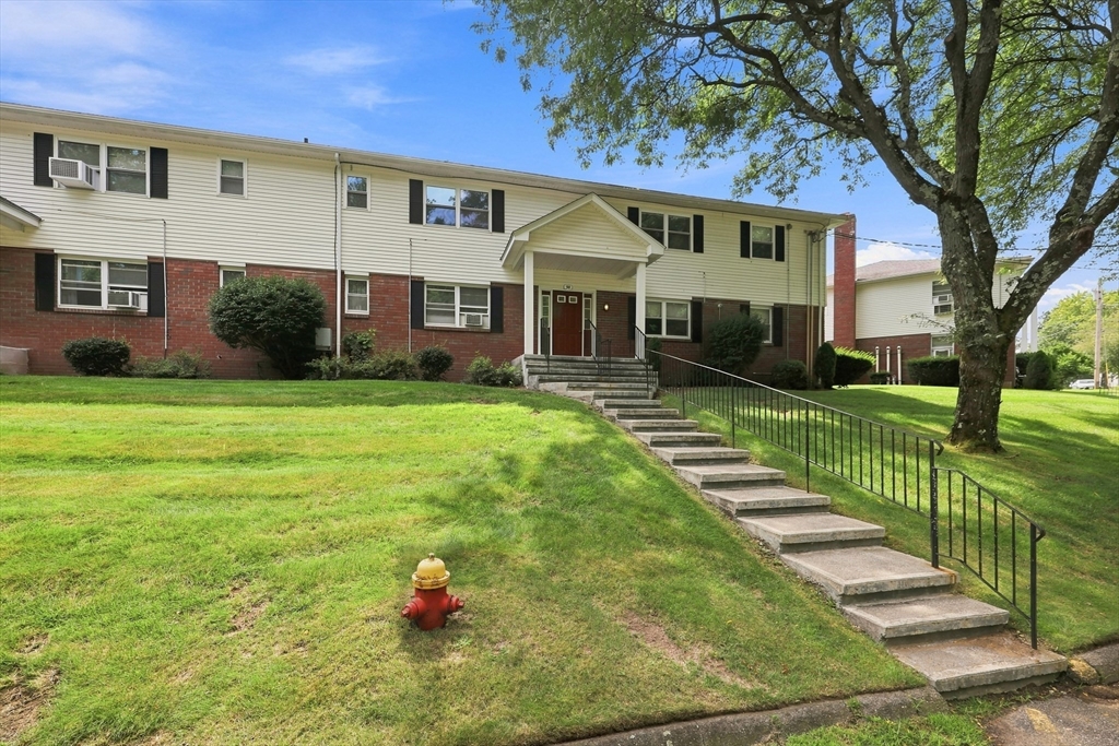 90 Colonial Cir #C — photo
