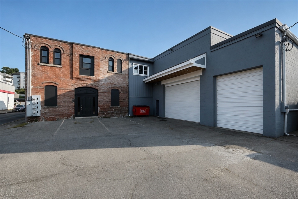 Seven Henry St — photo