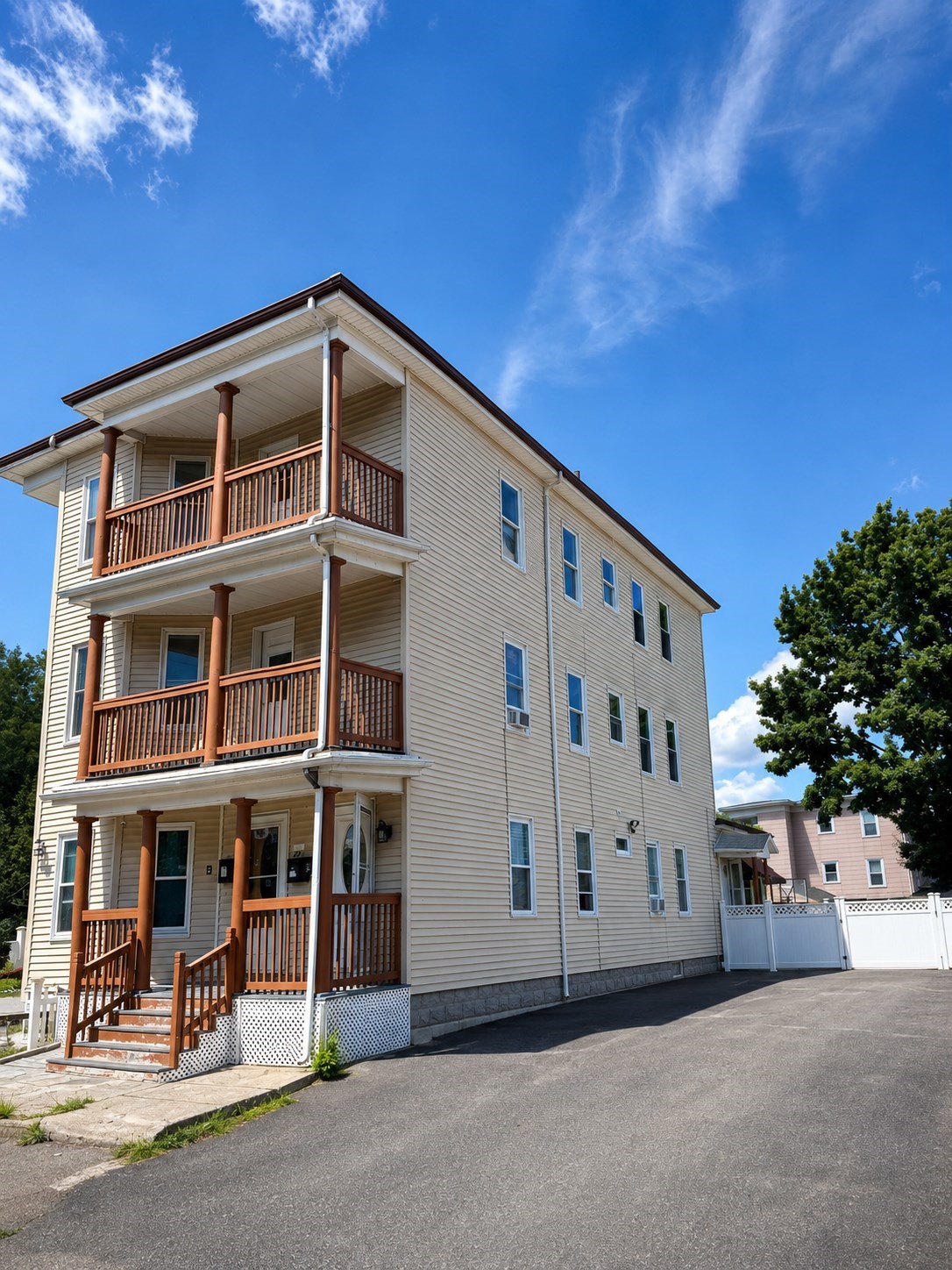 221 West Harvard St #3 — photo