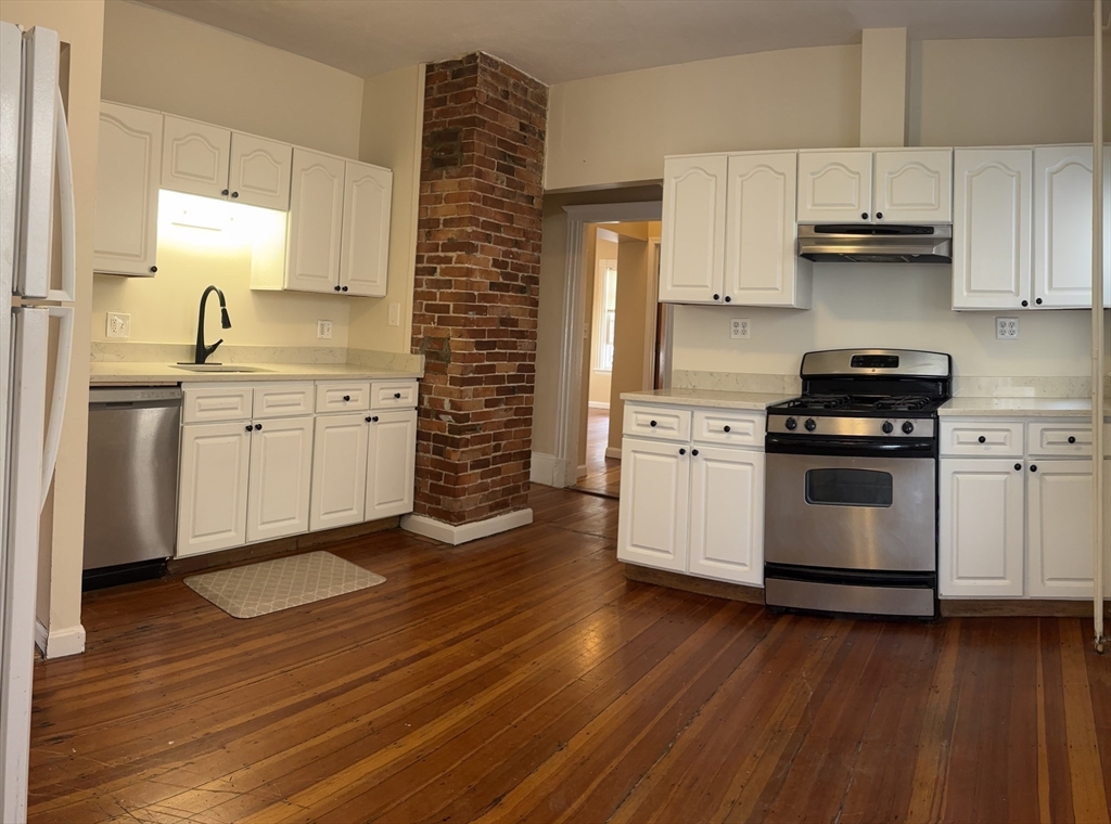 16-18 Waveway Ave #1 — photo