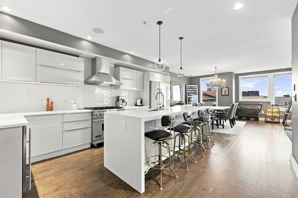 407 W 1st St #101 — photo