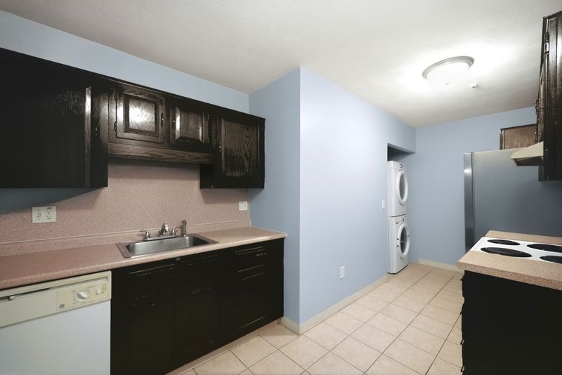 123 Elm St #C9 — photo