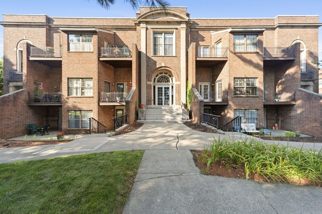 325 Plantation Street #113 — photo
