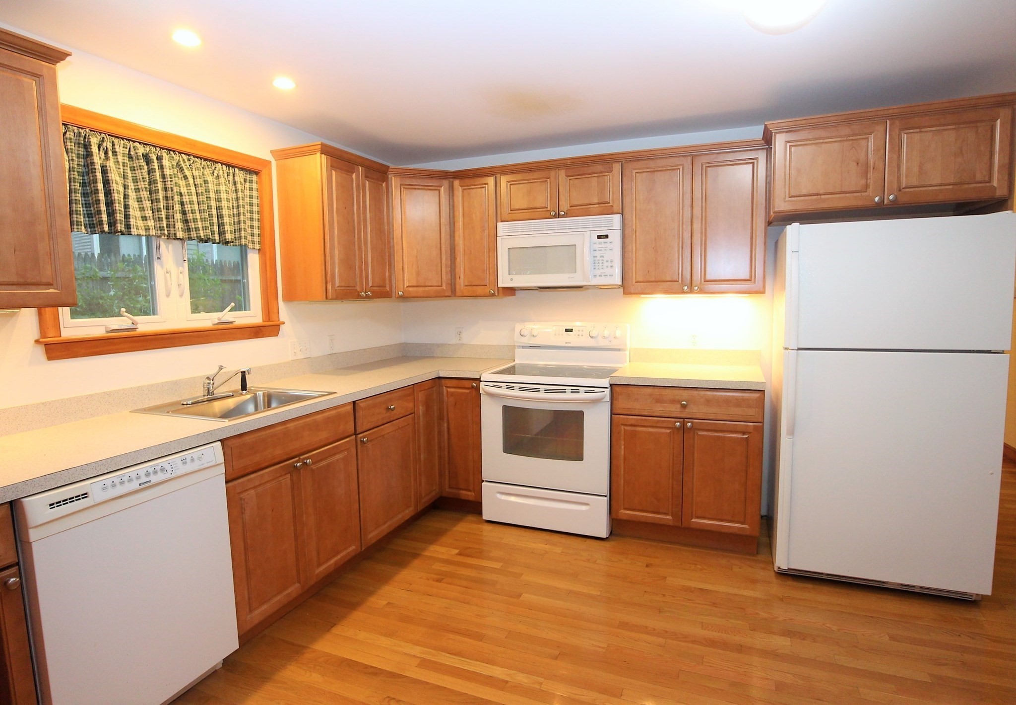 52 Westminster Ave #52 — photo