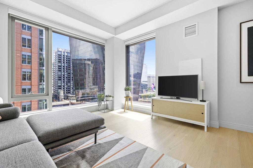 135 Seaport Blvd #1016 — photo