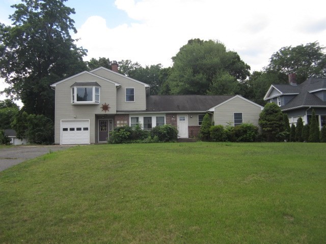 85 Maple Rd — photo