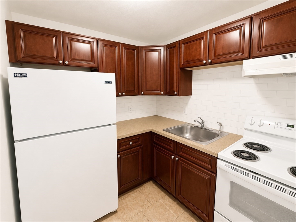 350 Highland Ave #L2 — photo