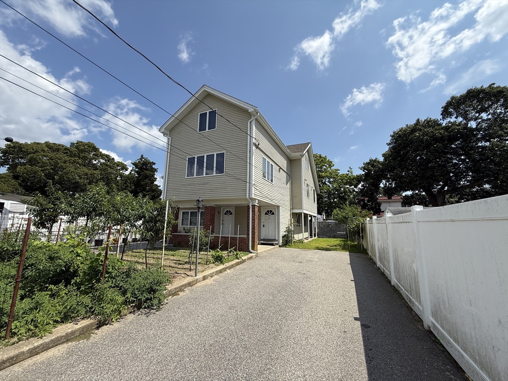 54 Pleasant St #B — photo
