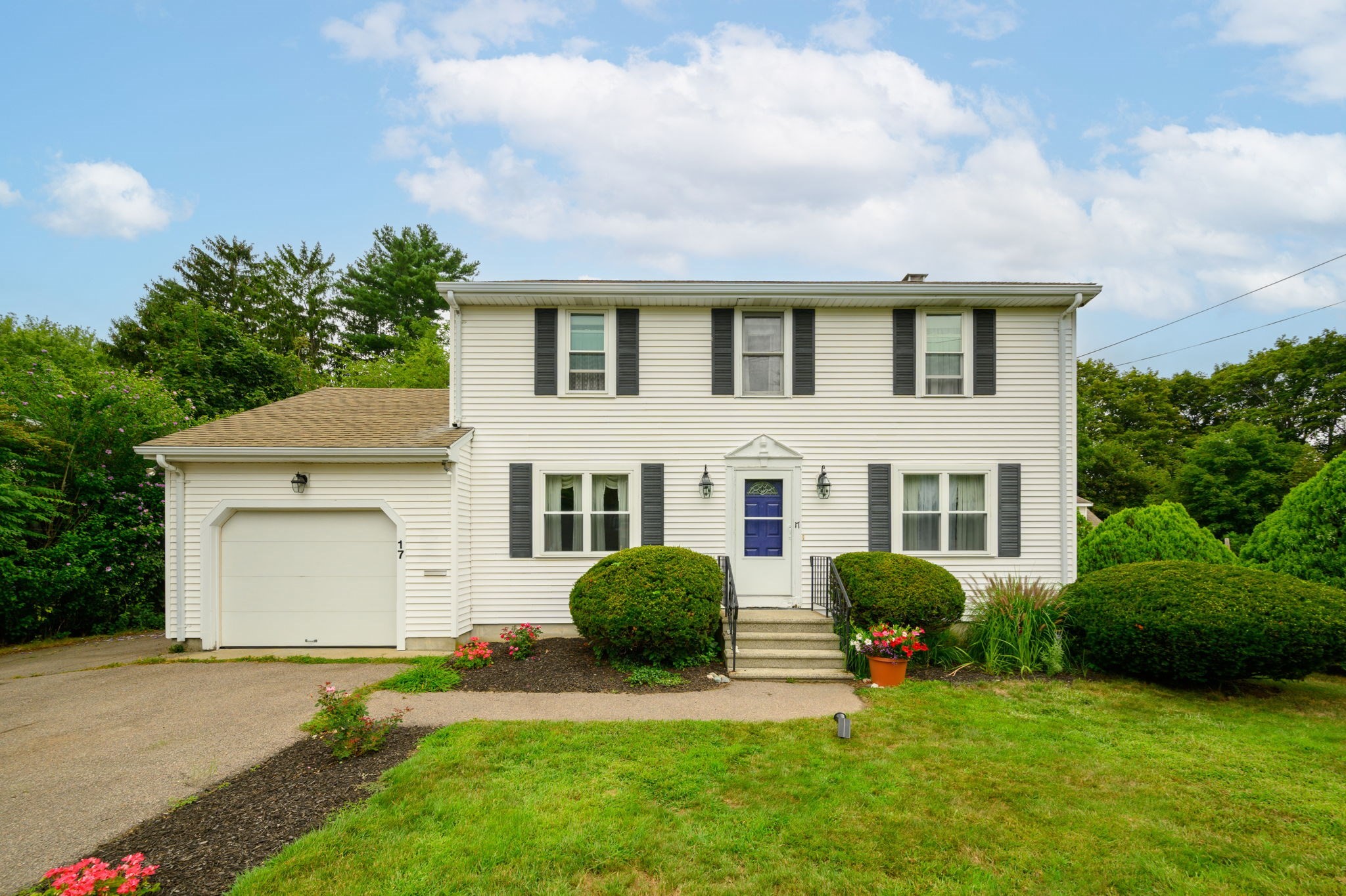 17 Woodlawn Ave — photo