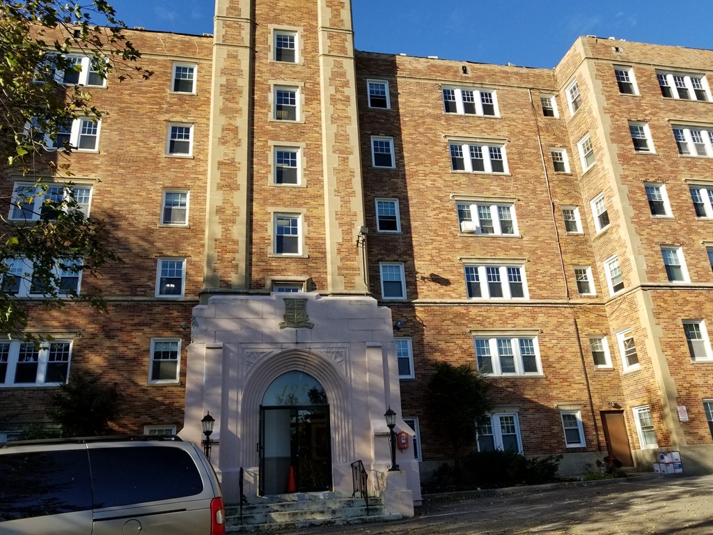 195 Thomas Burgin Pkwy #411 — photo