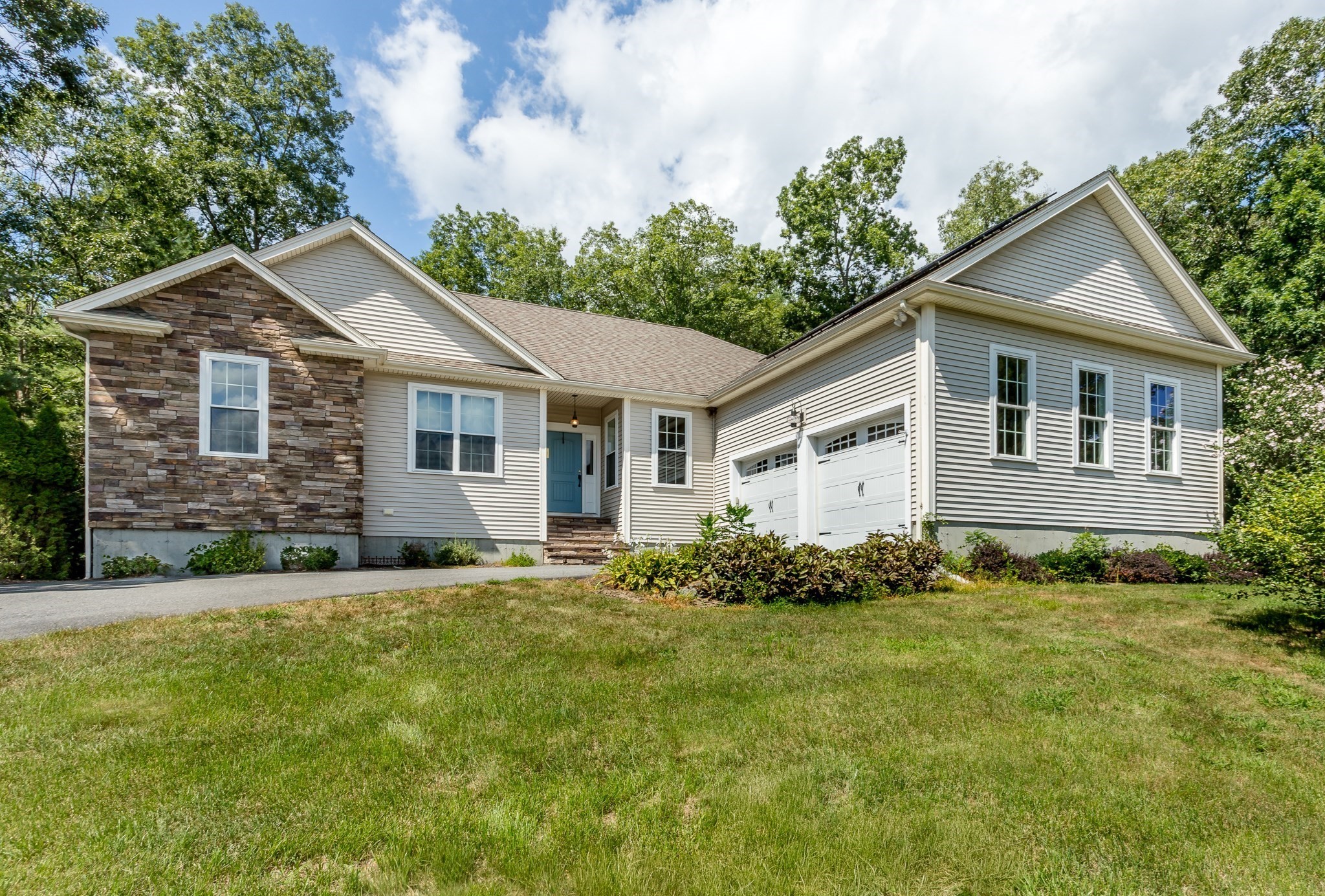 512 Fresh Meadow Ln — photo
