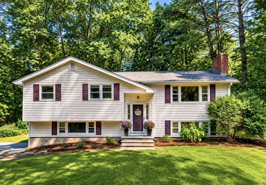 15 Carriage Dr — photo