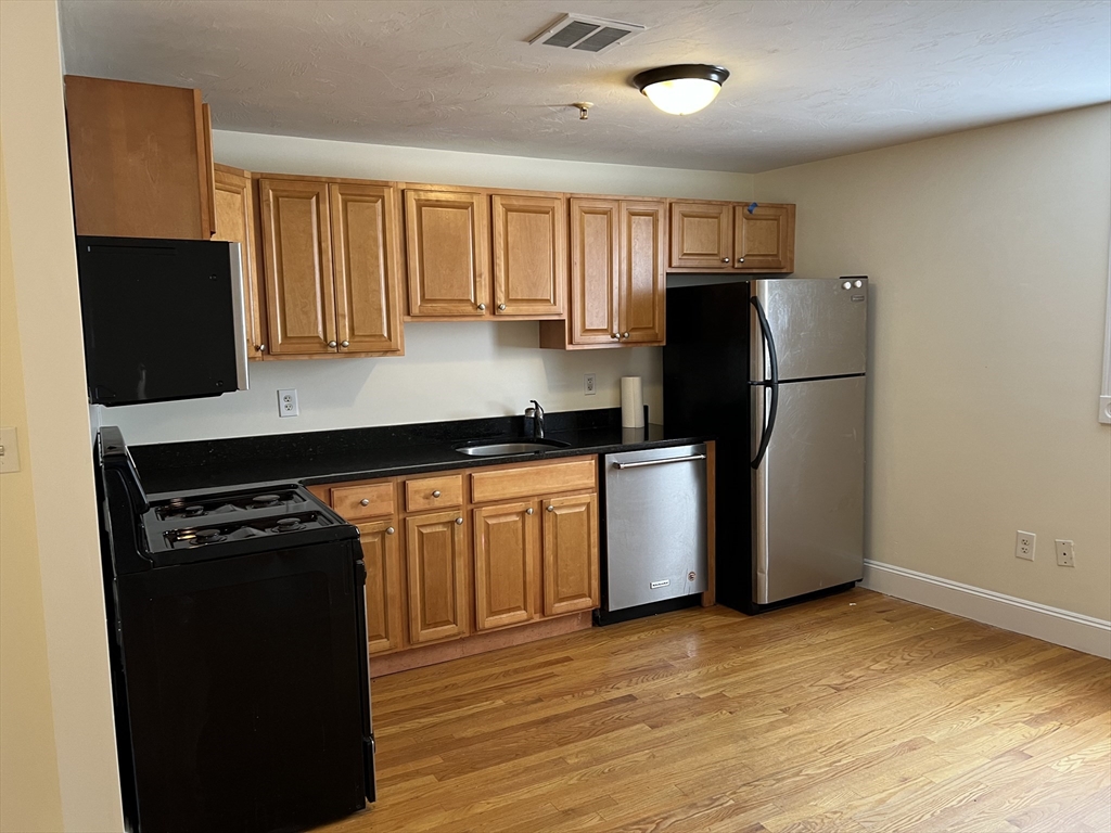 144 Washington St #3 — photo