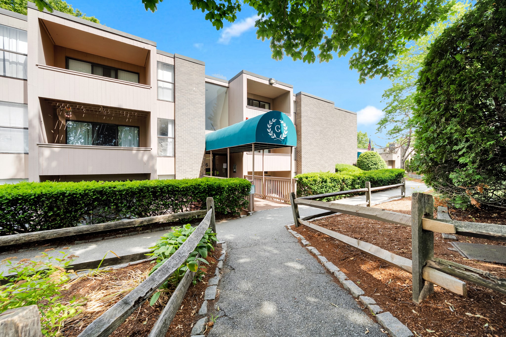 6 Shrewsbury Green Dr #J — photo