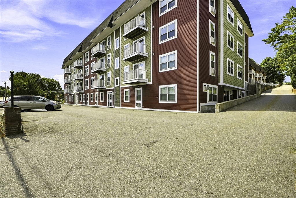 275 W Main St #14 — photo