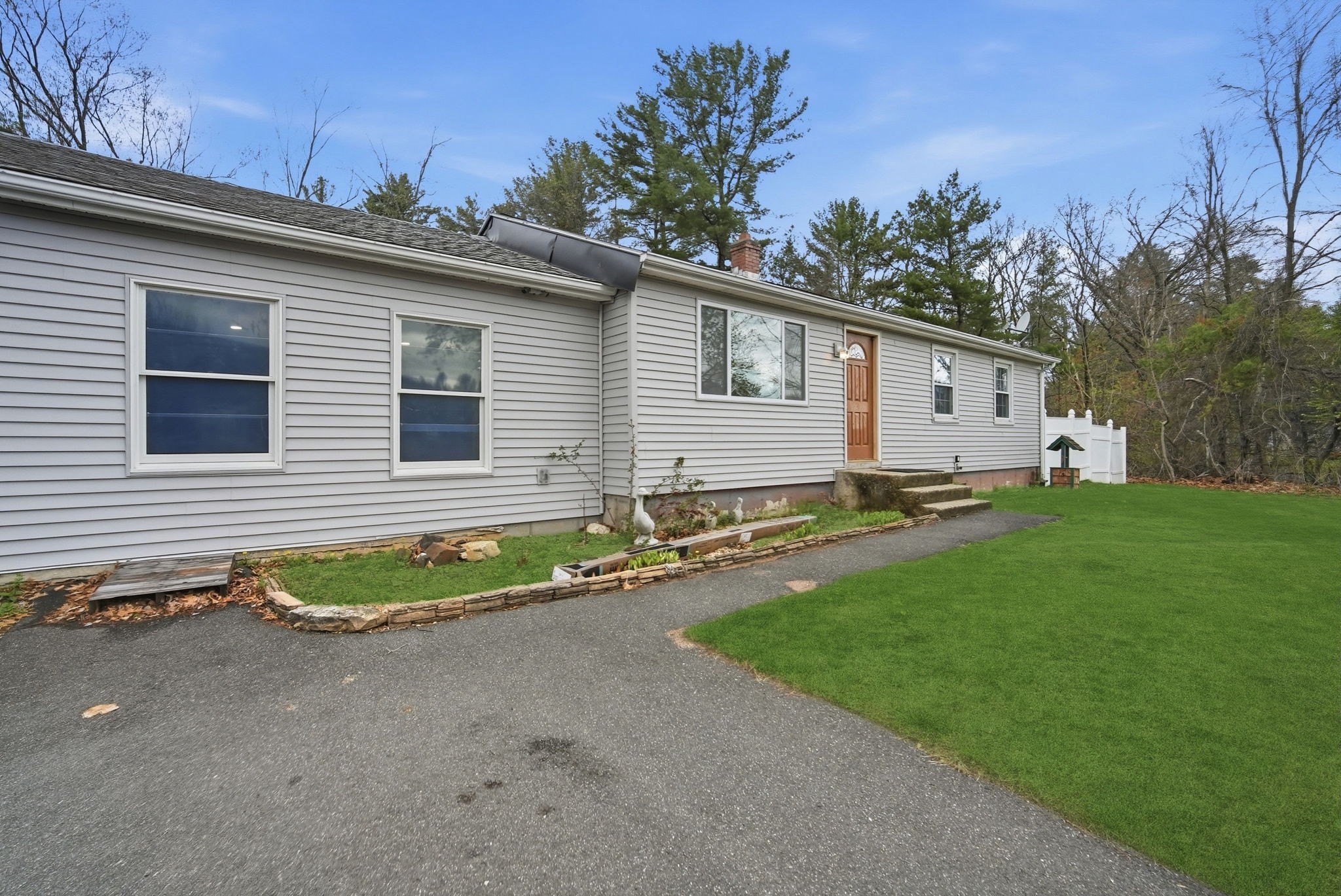 71 Sun Valley Road, Holyoke, MA 01040 — photo 2