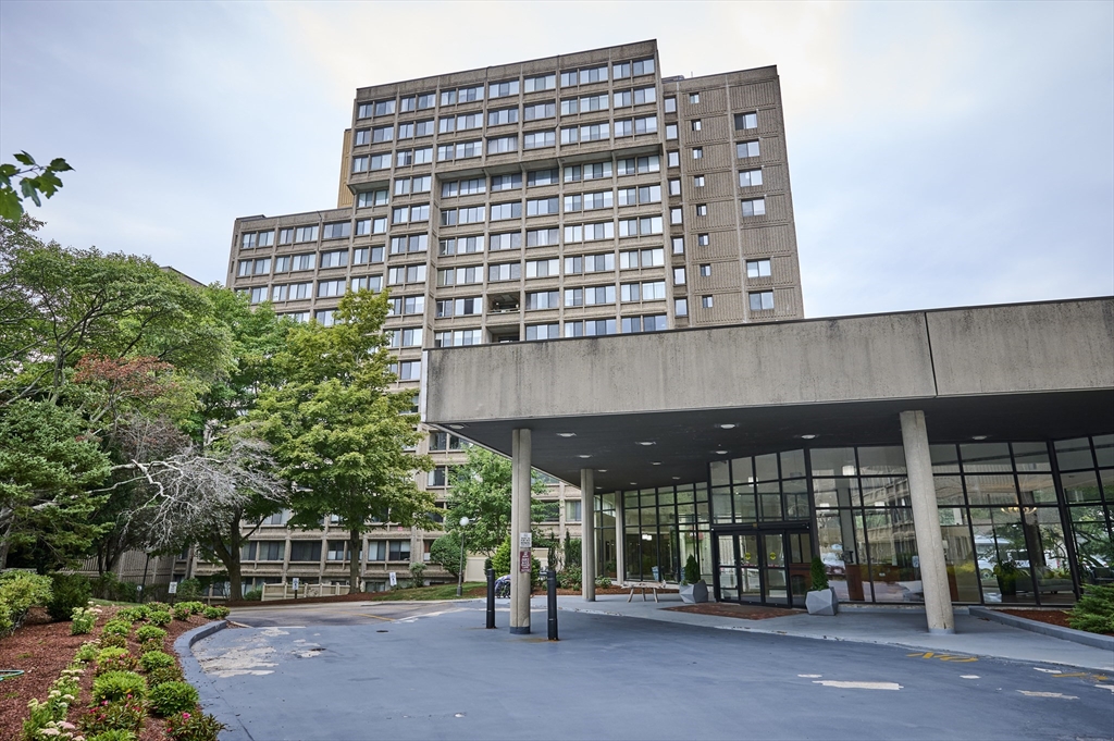 250 Hammond Pond Parkway #609S — photo