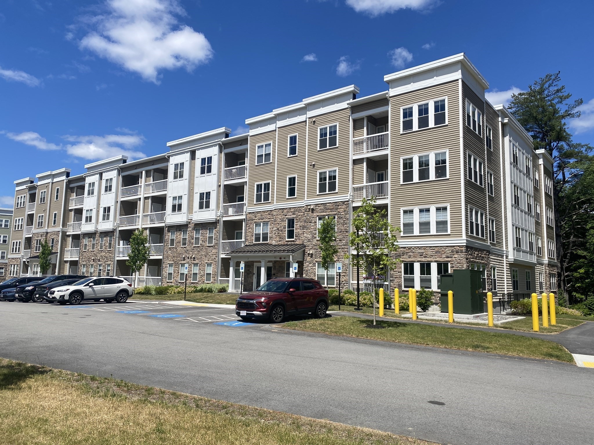 2 Winslow Lane #410 — photo