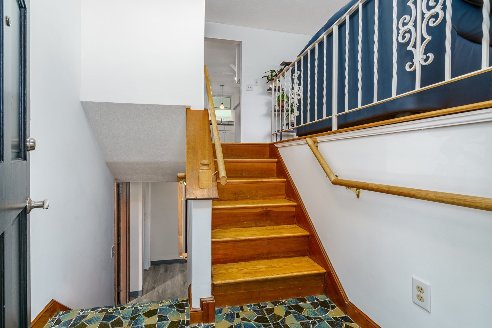 18 Ruthellen Road, Hudson, MA 01749 — photo 2