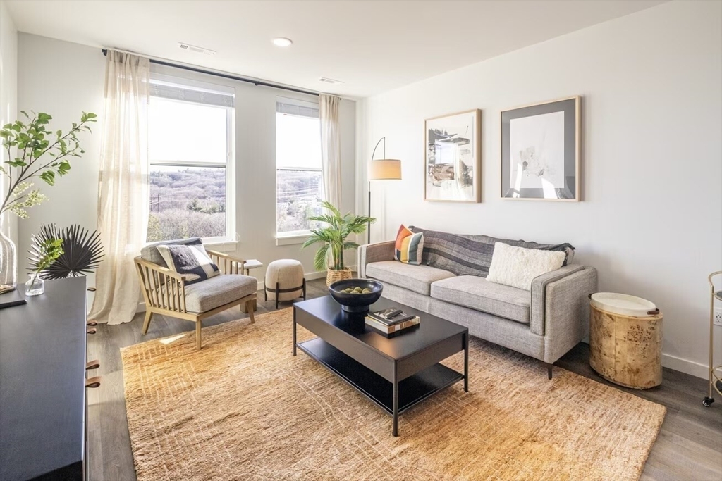 305 Winter Street #606 — photo