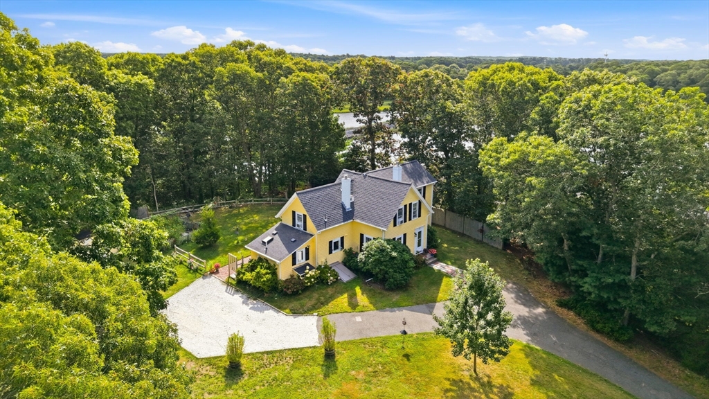 775 Shore Rd — photo