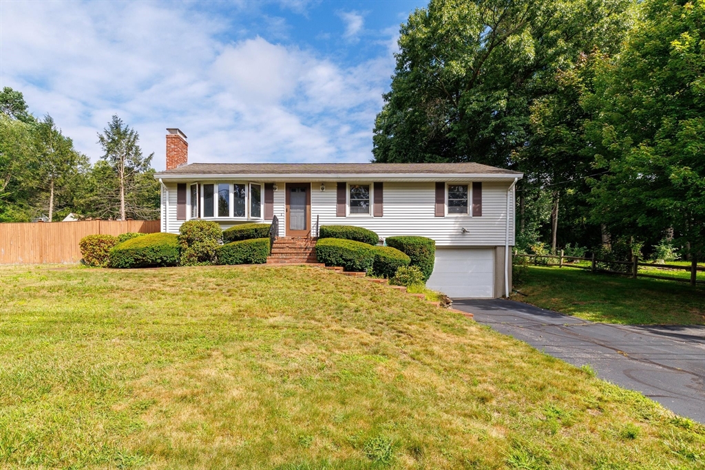8 Beechwood Dr — photo