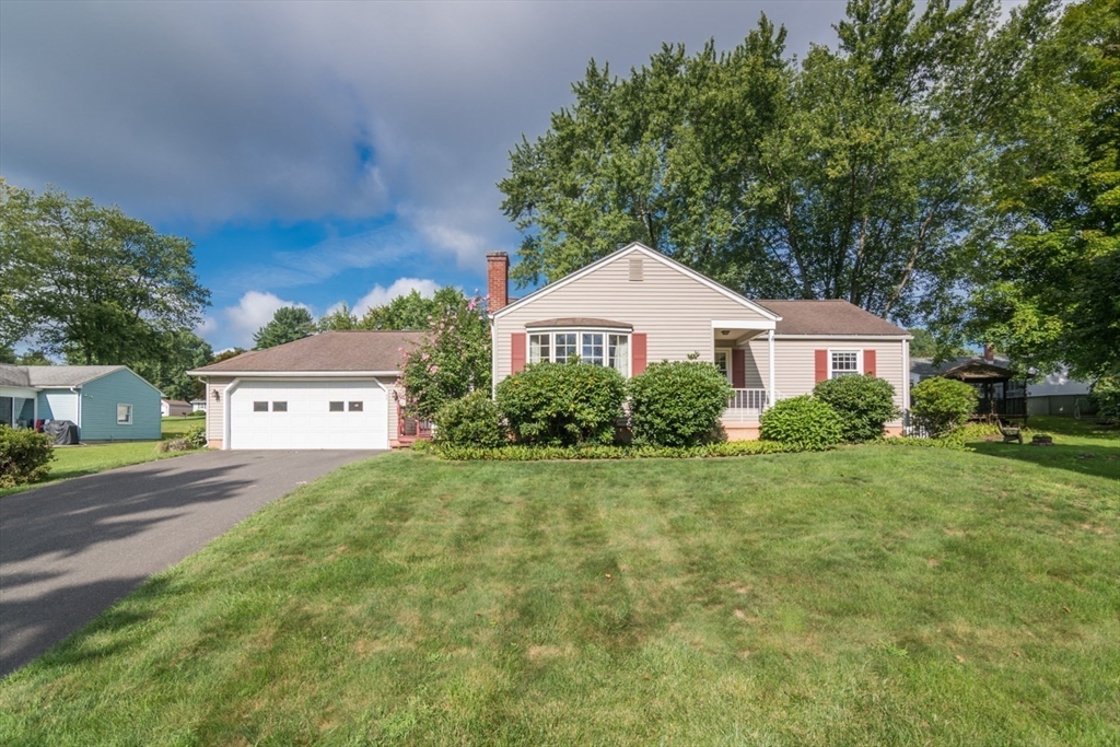 98 Circle Dr — photo