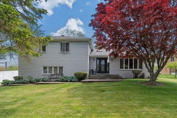 394 Lees River Avenue — photo