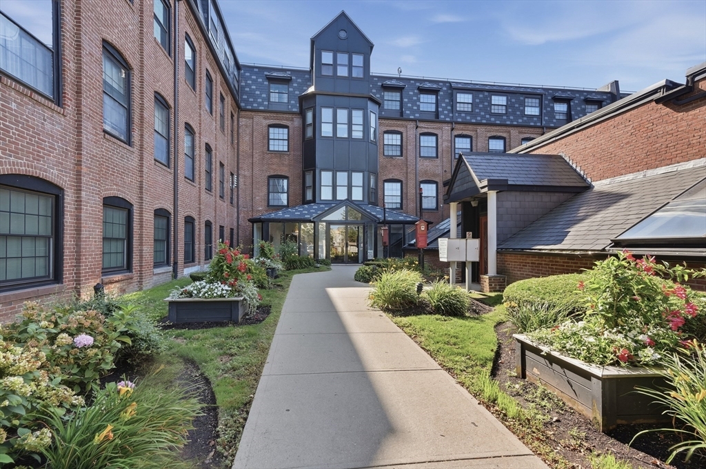 21 Linden St #421 — photo