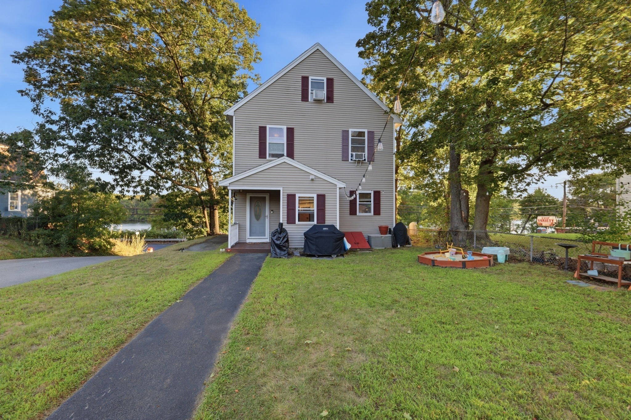 648 Merrimack Ave — photo