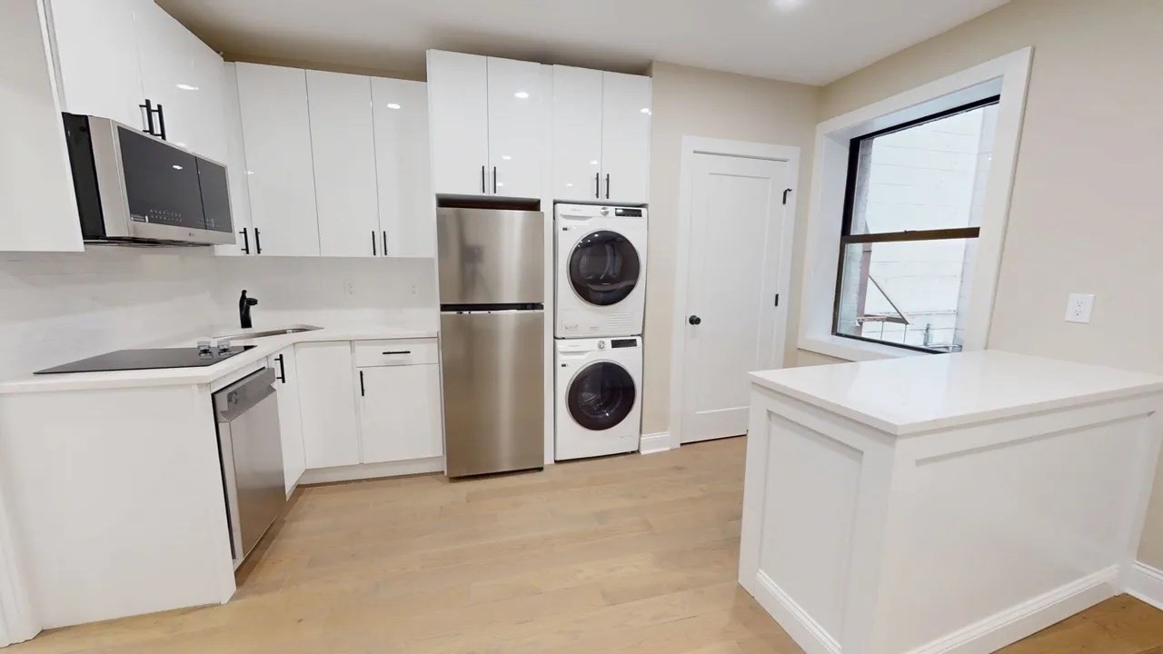 31-35 India St #303 — photo