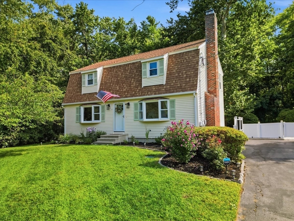 77 Briar Rd — photo