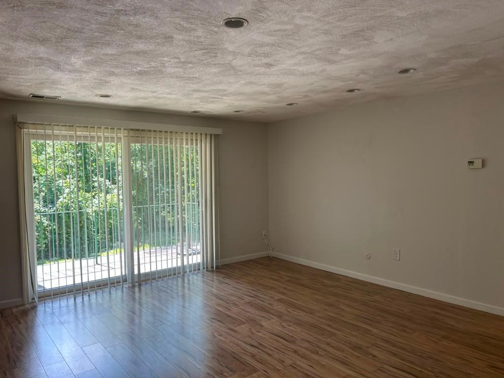 109 Oak Ln #6 — photo
