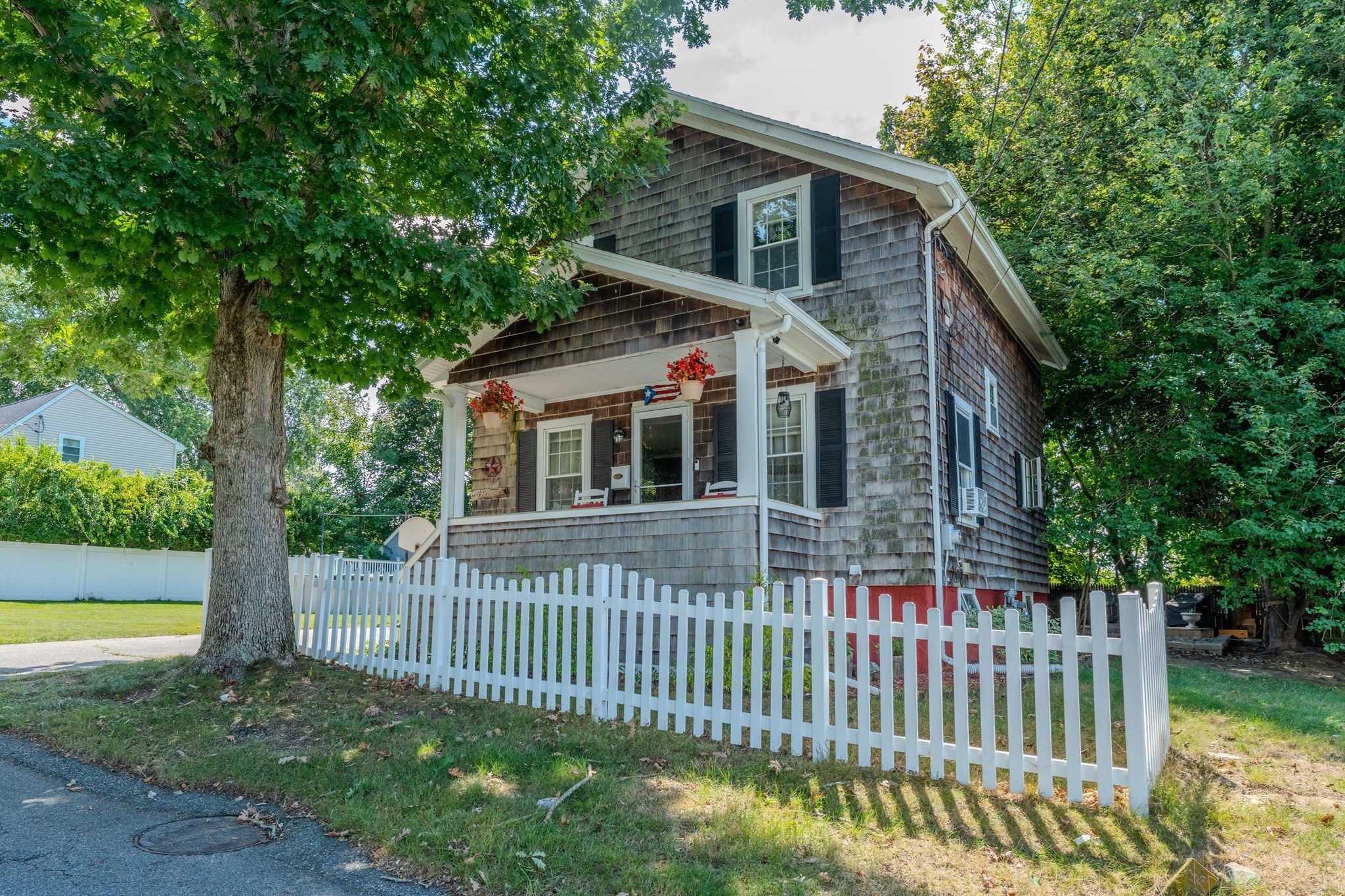 135 Thurber Ave — photo
