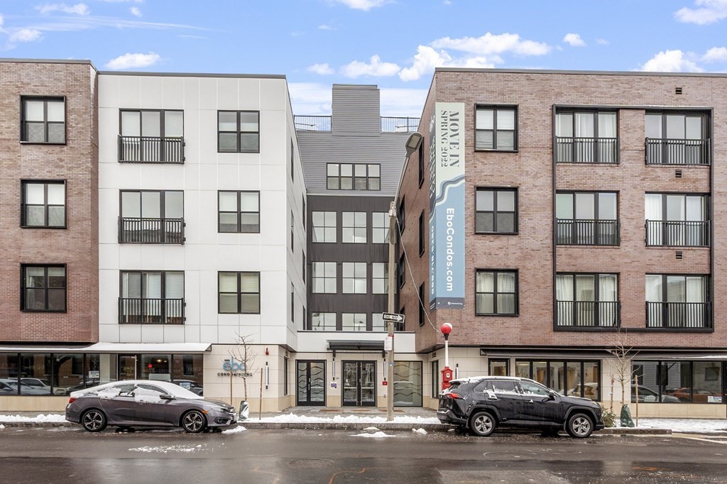205 Maverick St #211 — photo