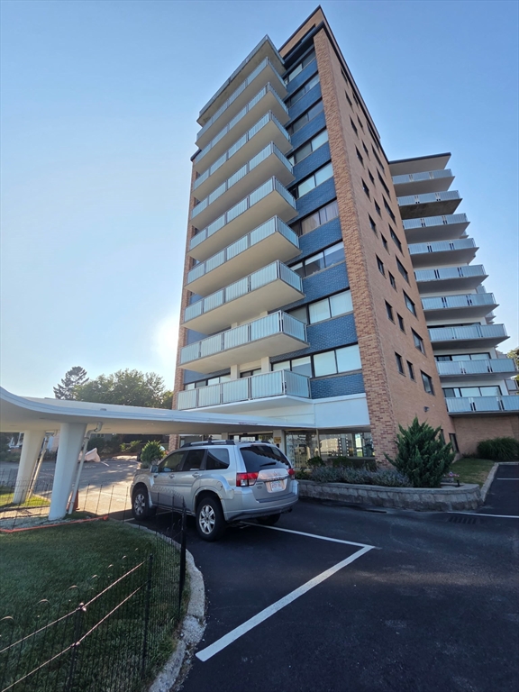 300 Lynnshore Drive #101 — photo
