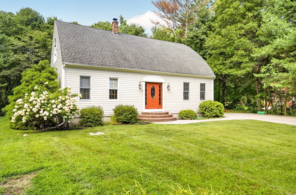 32 Slades Farm Ln — photo
