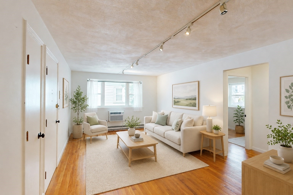 104 Trowbridge St #4 — photo