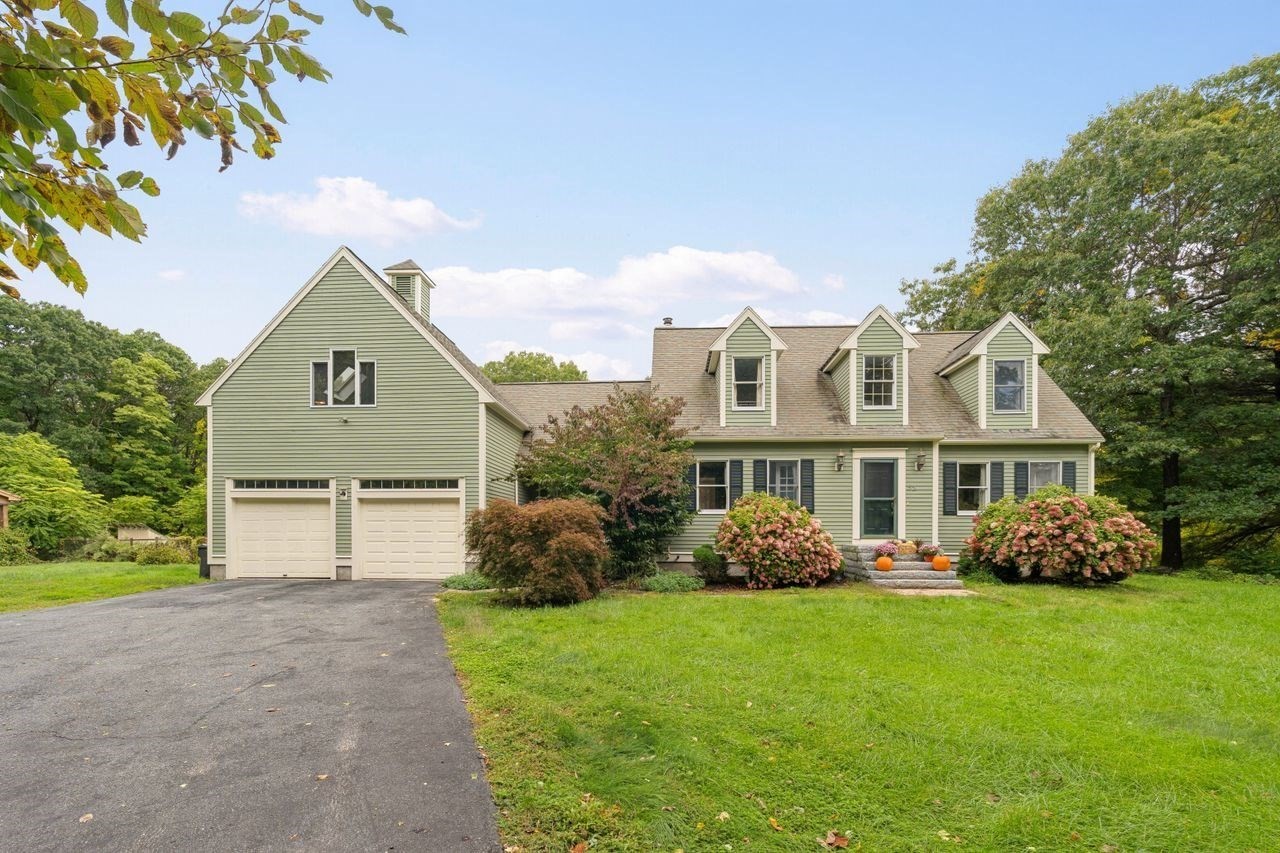 52 Moore Ln — photo