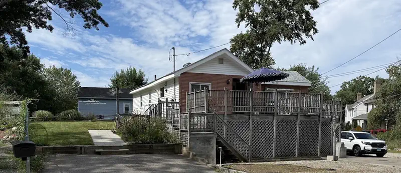 21 Freeman Ave — photo