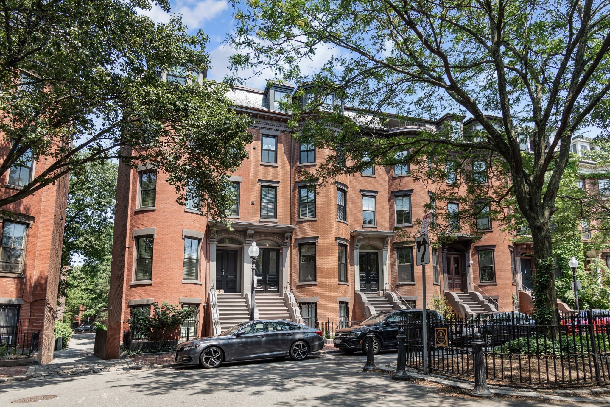 53 Rutland Sq #2 — photo