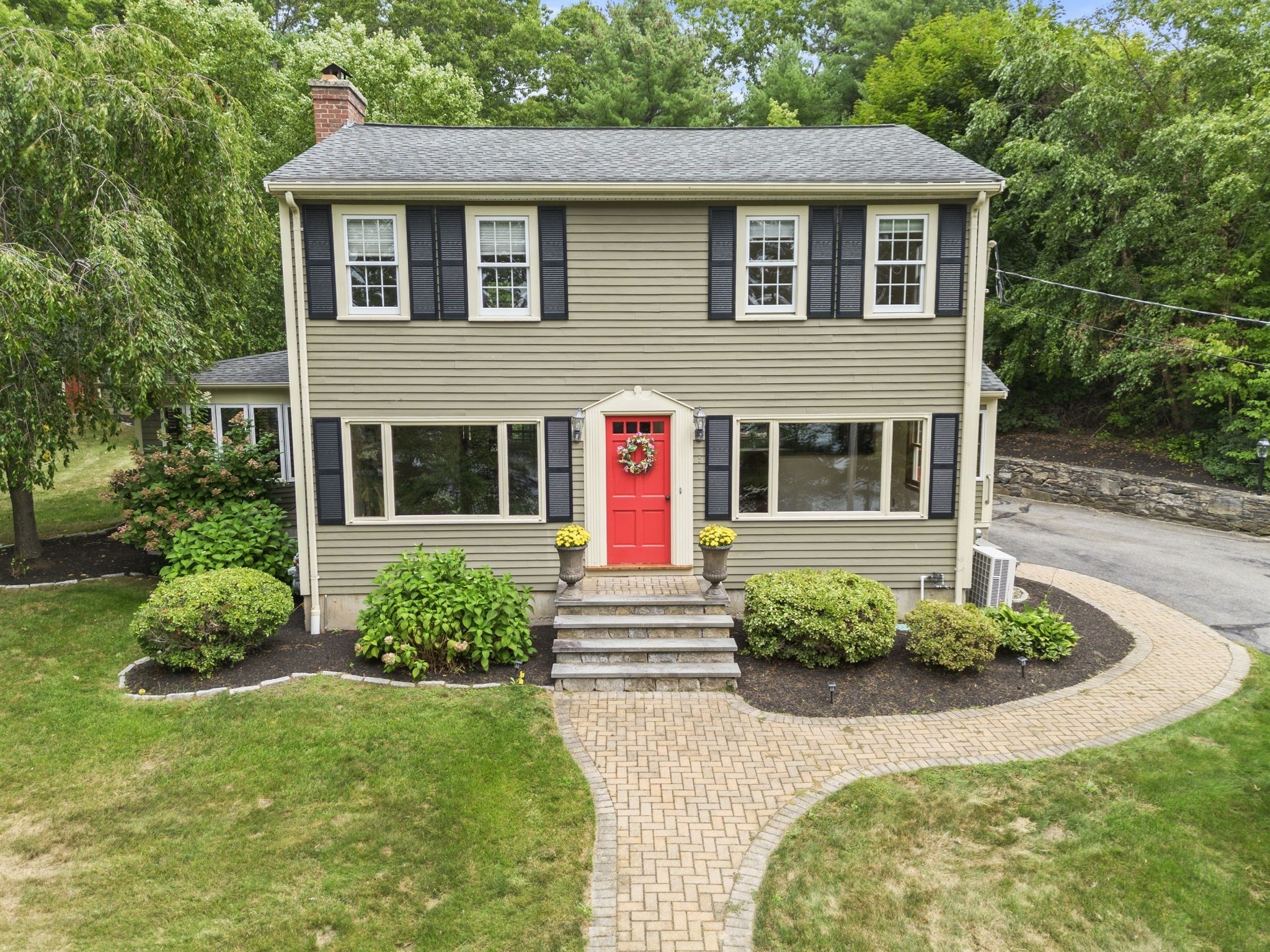 102 Oak Ridge Drive — photo
