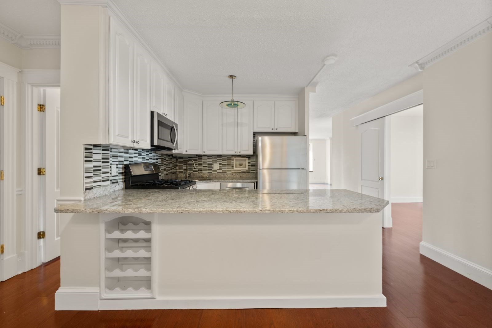 85 East India Row #10G — photo