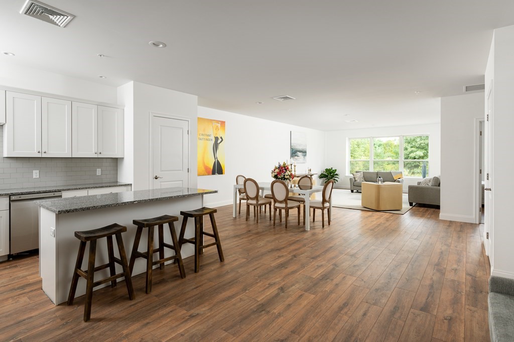 390 Chief Justice Cushing Hwy #209 — photo