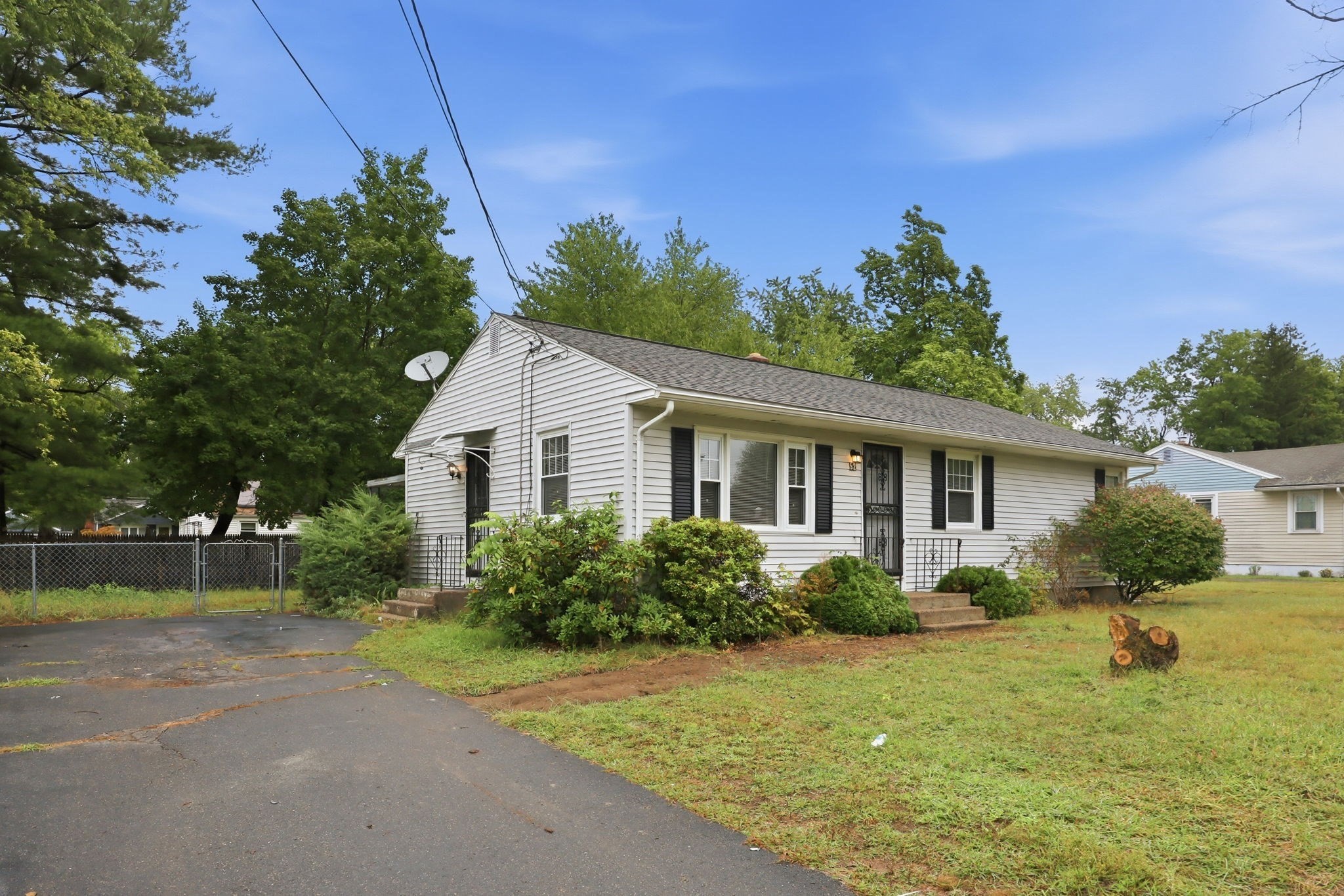 52 Navajo Road, Springfield, MA 01109 — photo 2