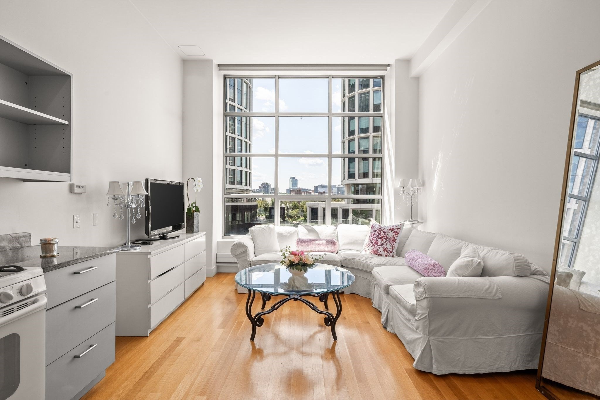 360 Newbury St #402 — photo