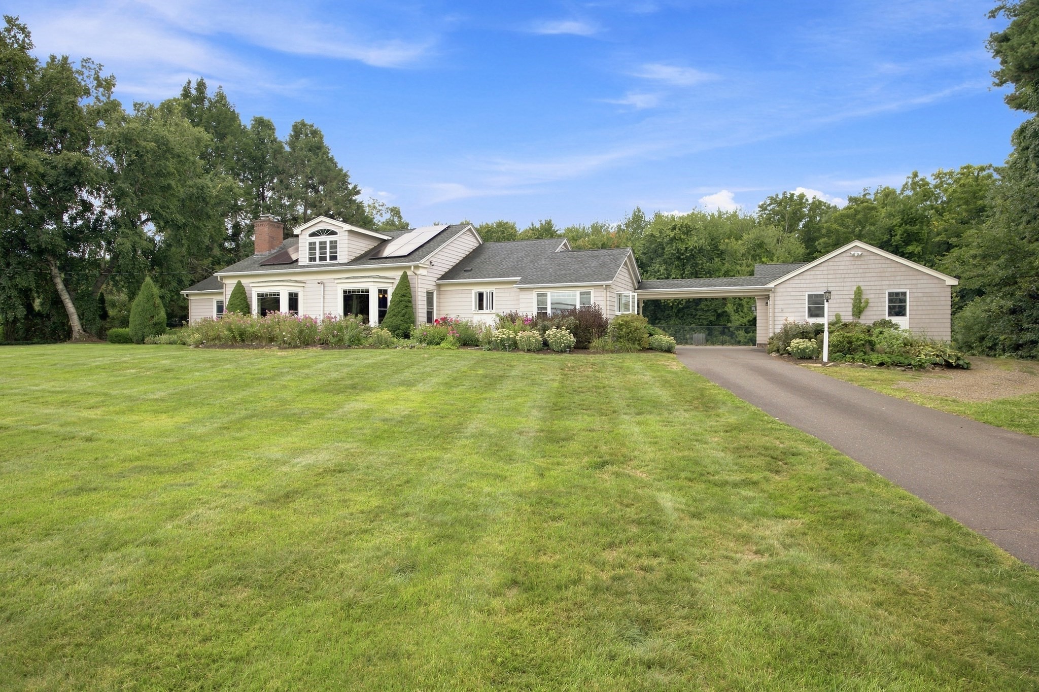 597 Hall Hill Rd — photo