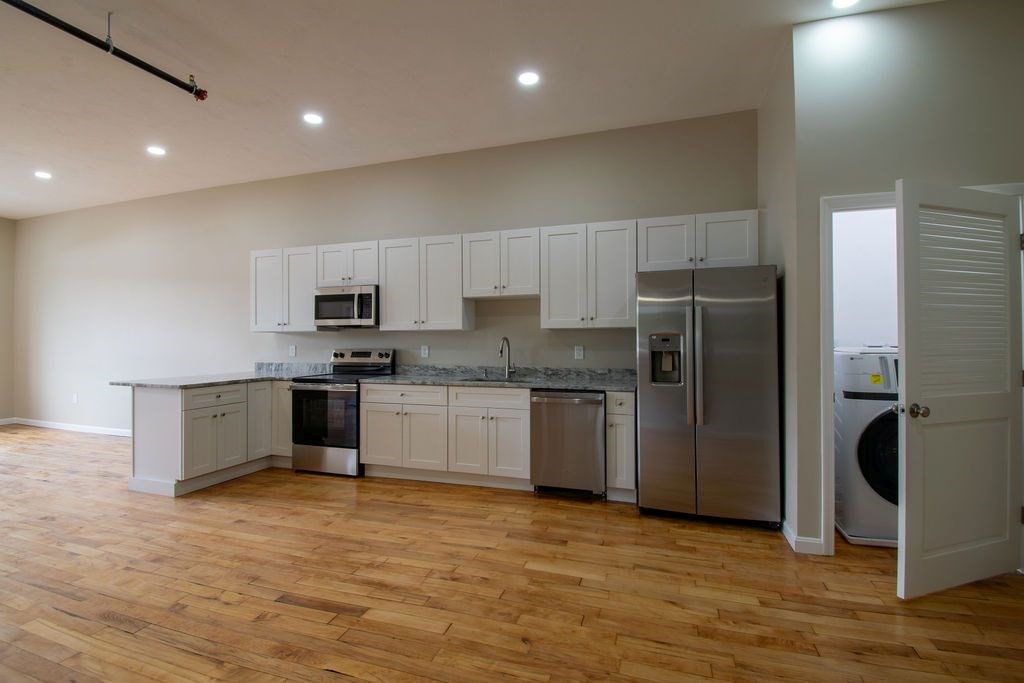 639 Main St. #202 — photo