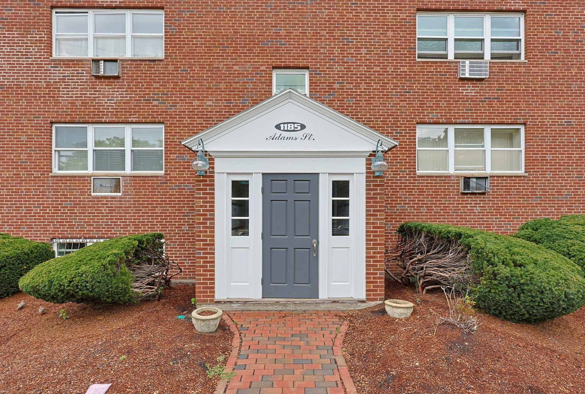 1185 Adams St #17 — photo