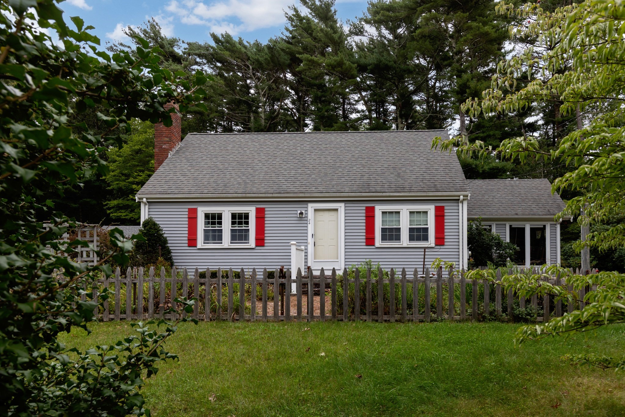 24 Fresh Pond Cir — photo